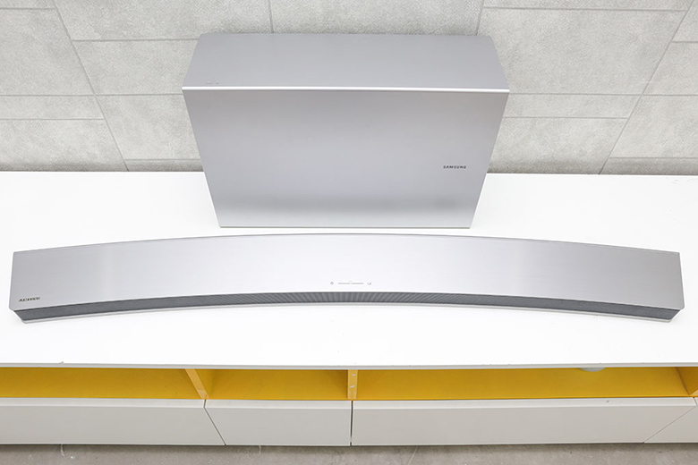 Loa Soundbar 8.1 Samsung HW-J7501/XV - Thiết kế cong ấn tượng