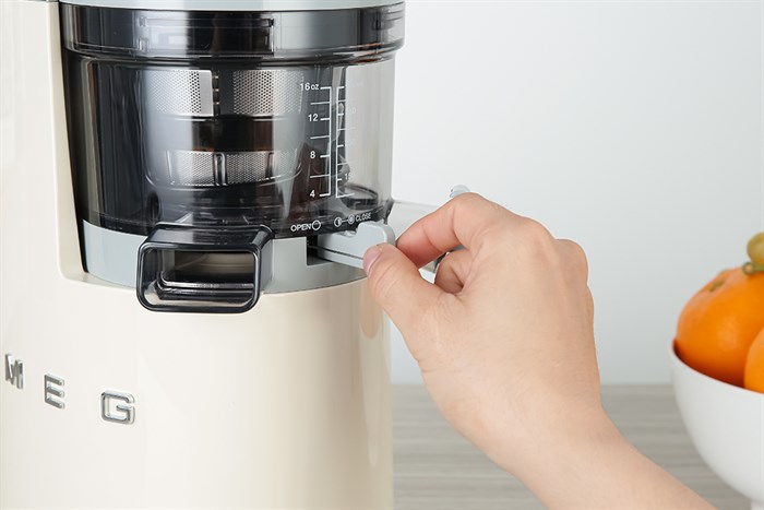 Máy ép chậm Smeg SJF01CREU (535.43.625) Màu Kem