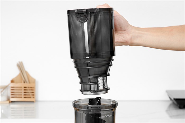 Máy ép chậm Comet CM9616 Màu Đen