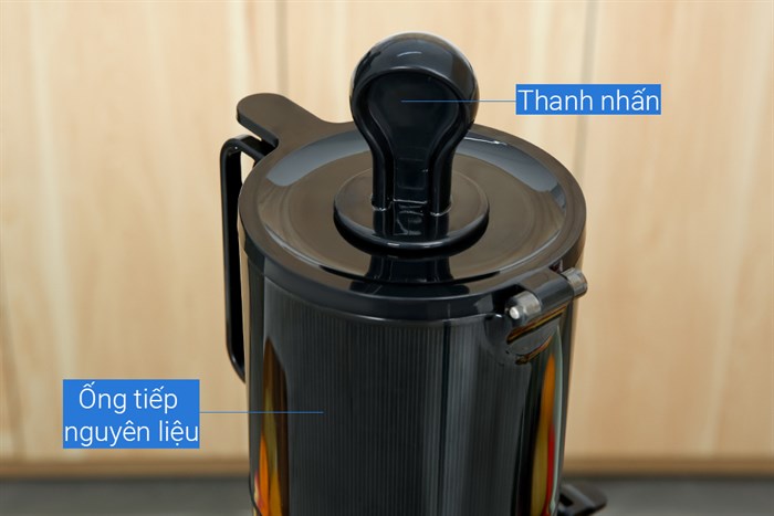 Máy ép chậm Comet CM9616 Màu Đen