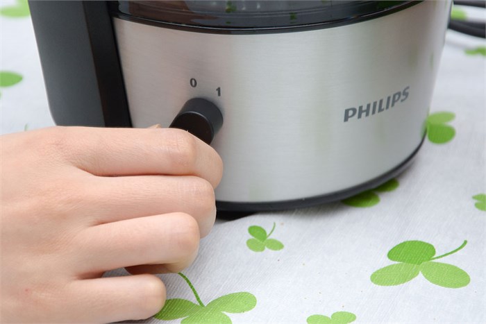 Máy ép trái cây Philips HR1836 Màu Đen