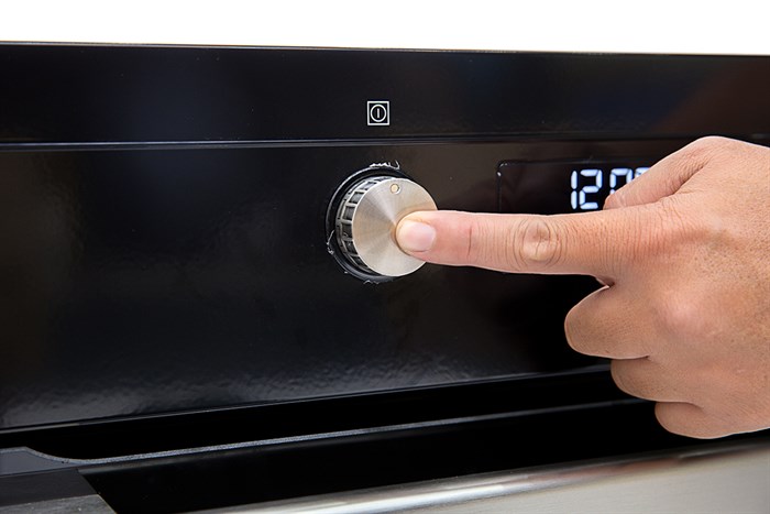 Lò nướng âm Teka HS 720 57 lít Màu Đen