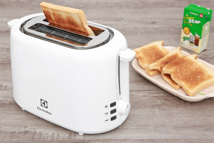 Máy nướng bánh mì Electrolux ETS1303W 870 W