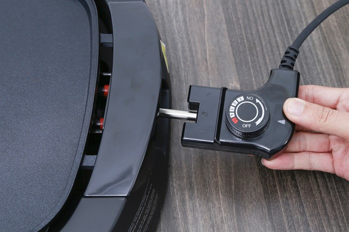 Bếp nướng điện Bluestone EGB-7411 2000 W Màu Đen