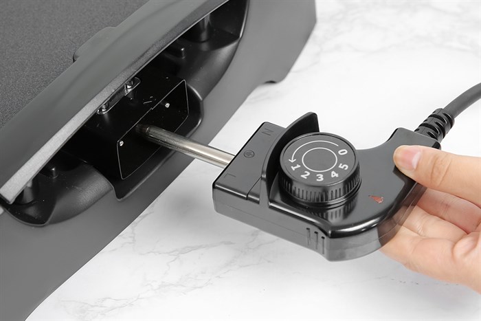 Bếp nướng điện Electrolux ETTG1-40BK 2200W Màu Đen