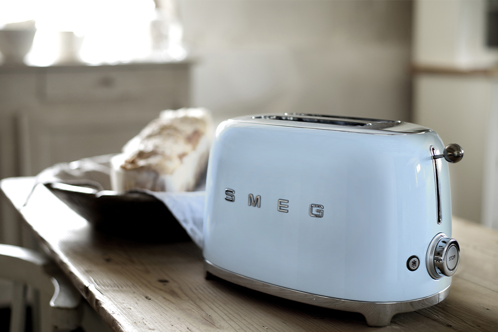 Máy nướng bánh mì Smeg TSF01PBEU (535.43.668)