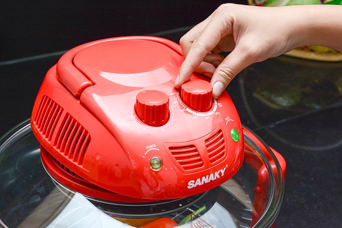 Lò nướng thuỷ tinh Sanaky 188 15 lít Màu Đỏ