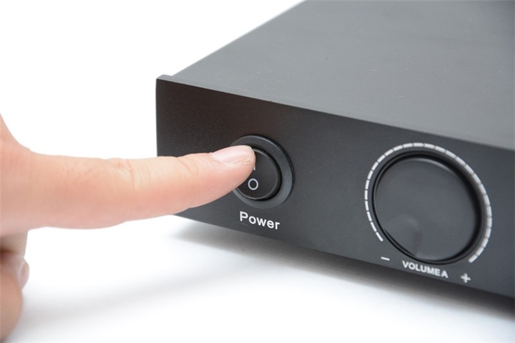 Micro không dây Gunners GN-3838 UHF