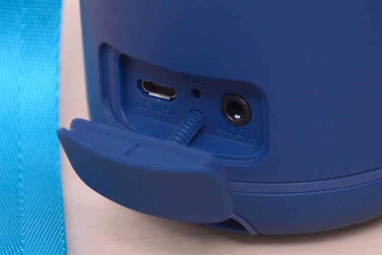 Loa Bluetooth Sony Extra Bass SRS-XB12 Màu Xanh dương nhạt