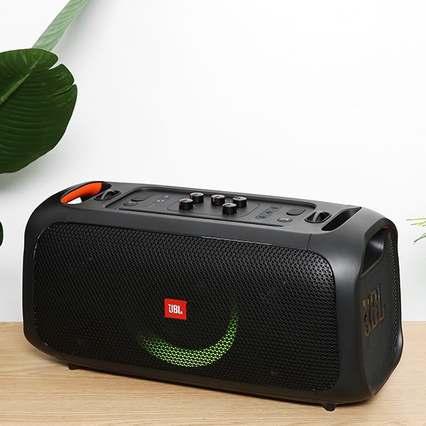 So sánh chi tiết Loa Loa bluetooth JBL Partybox On-The-Go với Loa ...