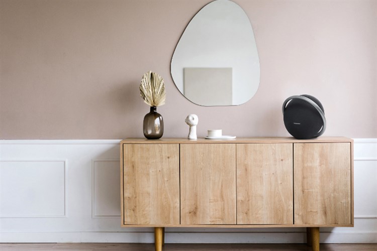 Loa Bluetooth Harman Kardon Onyx Studio 7 Màu Đen