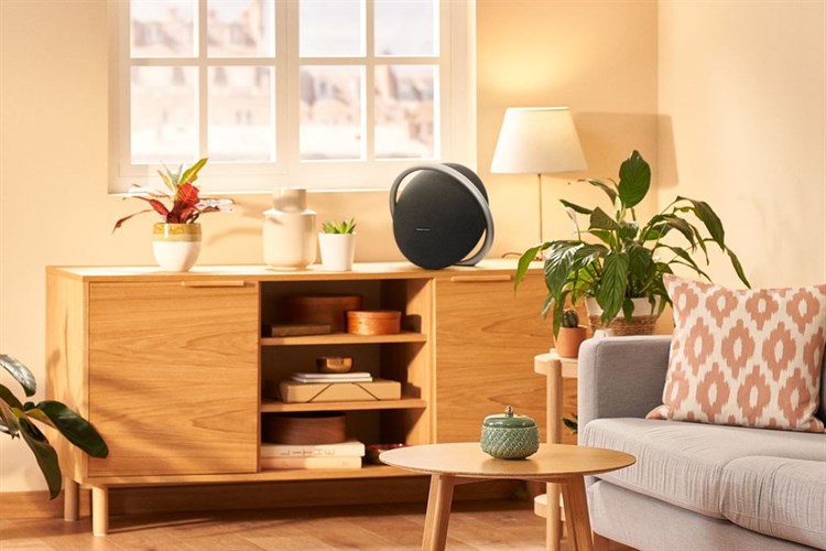 Loa Bluetooth Harman Kardon Onyx Studio 8 Màu Đen