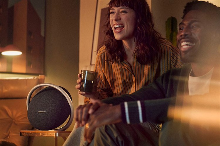 Loa Bluetooth Harman Kardon Onyx Studio 8 Màu Đen