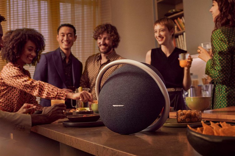 Loa Bluetooth Harman Kardon Onyx Studio 8 Màu Đen