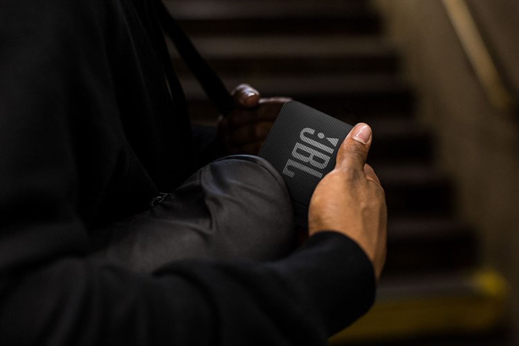 Loa Bluetooth JBL Go Essential Màu Đen