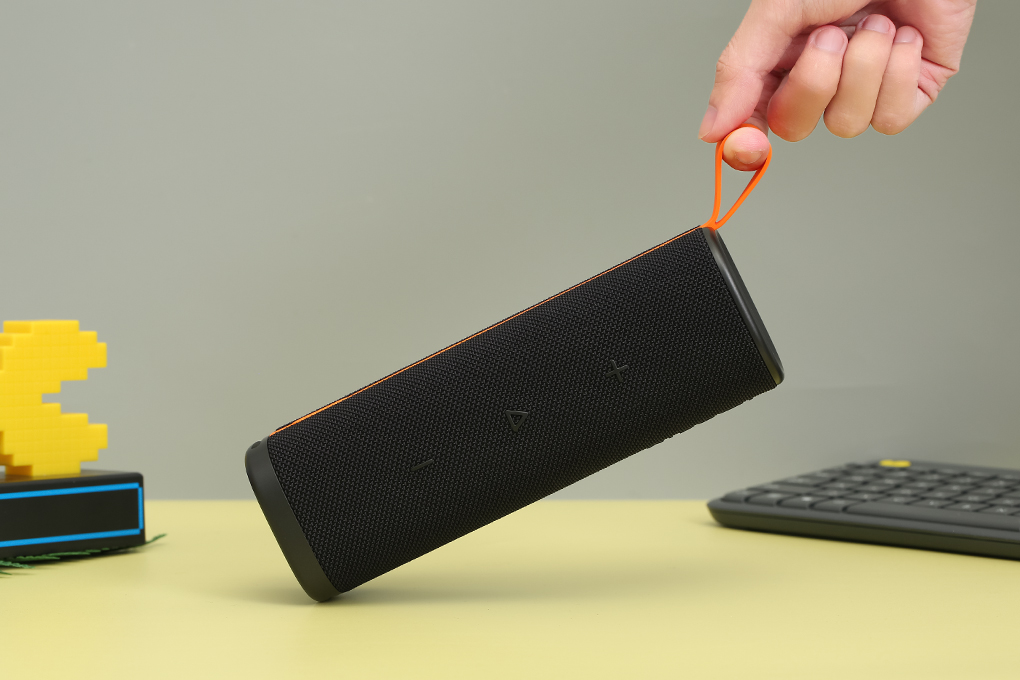 Loa Bluetooth Xiaomi Sound Outdoor Màu Đen
