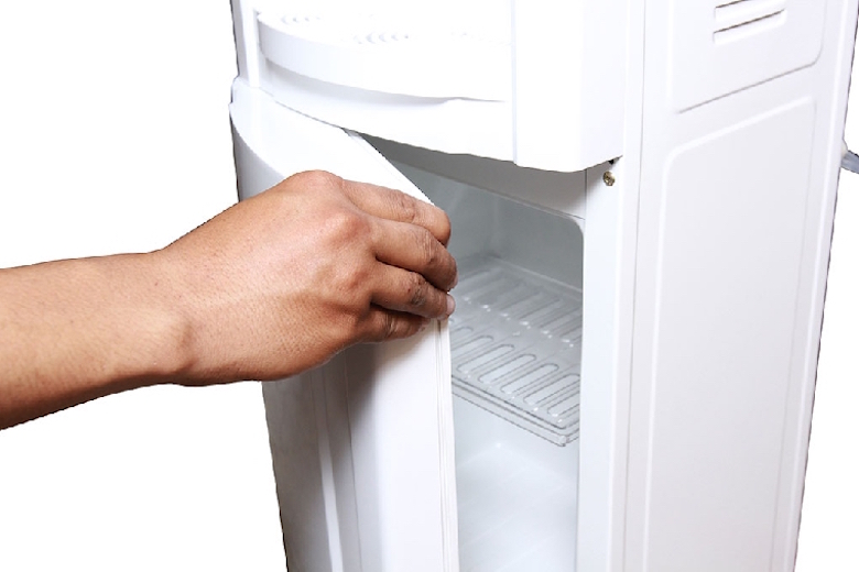 Khoang chứa lạnh tiện dụng khi cất giữ thức uống