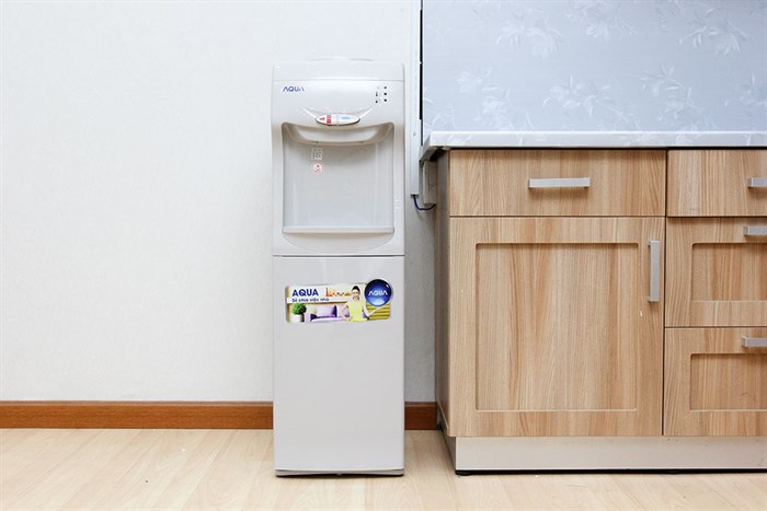 Cây nước nóng lạnh Aqua AWD- M30HCR Màu Trắng