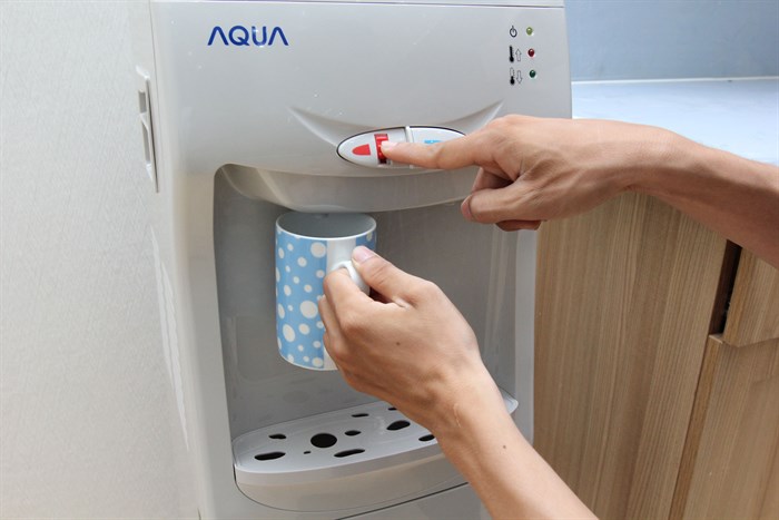 Cây nước nóng lạnh Aqua AWD- M30HCR Màu Trắng