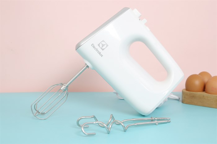 Máy đánh trứng Electrolux EHM3407 Màu Trắng