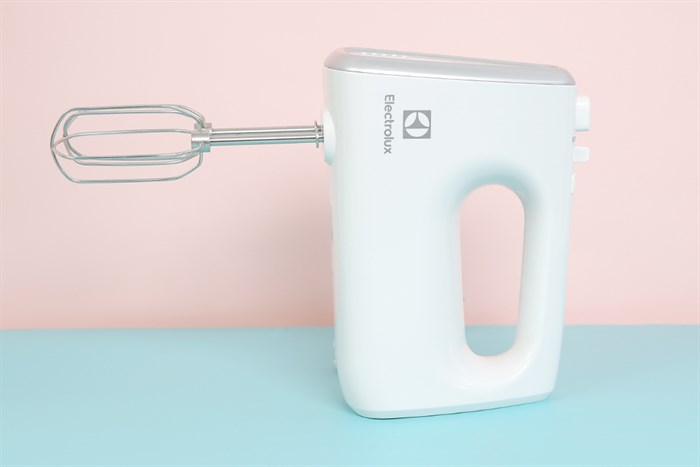 Máy đánh trứng Electrolux EHM3407 Màu Trắng