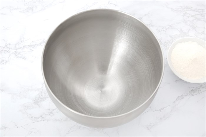 Máy nhồi bột đánh trứng Unie EM5 Màu Bạc