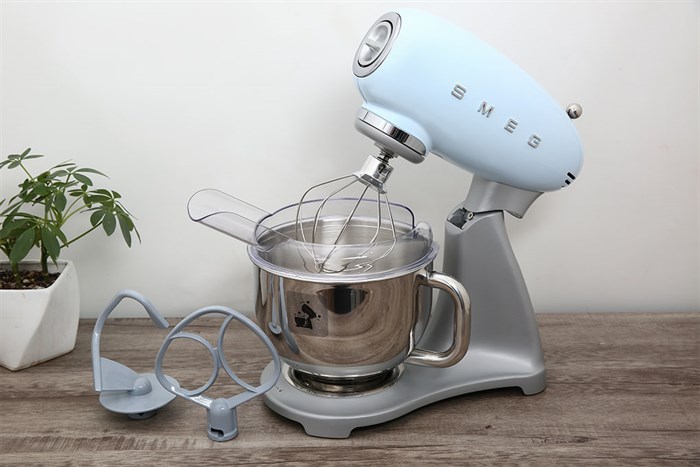 Máy trộn bột đa năng Smeg SMF02PBEU (535.43.608) Màu Xanh