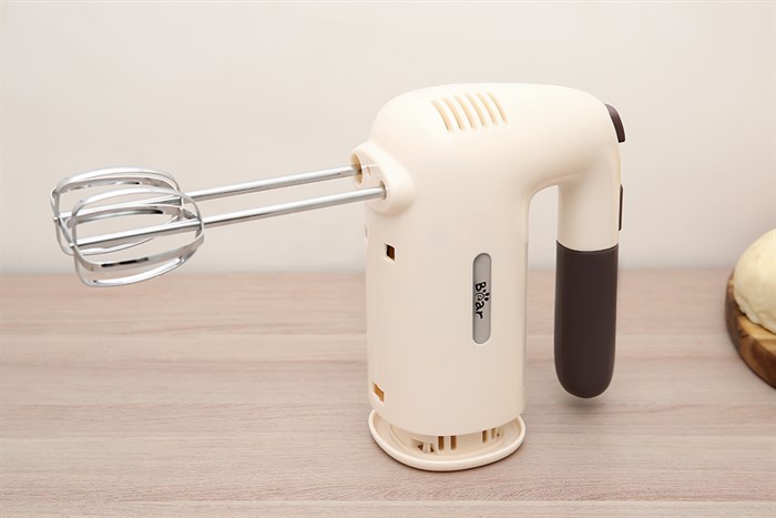 Máy đánh trứng Bear DDQ-B01A1 Màu Kem