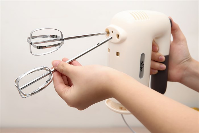 Máy đánh trứng Bear DDQ-B01A1 Màu Kem