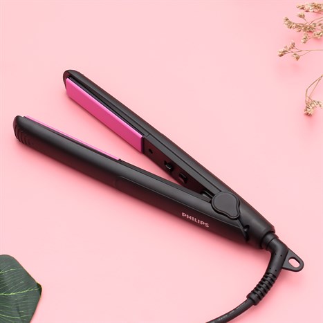 Trước khi tạo kiểu tóc bằng máy ép tóc Philips HP8401/00, bạn nên sử dụng xịt dưỡng để bảo vệ tóc