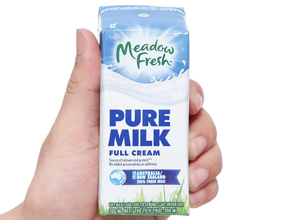 Lốc 3 hộp sữa tươi tiệt trùng nguyên kem Meadow Fresh 200ml 11