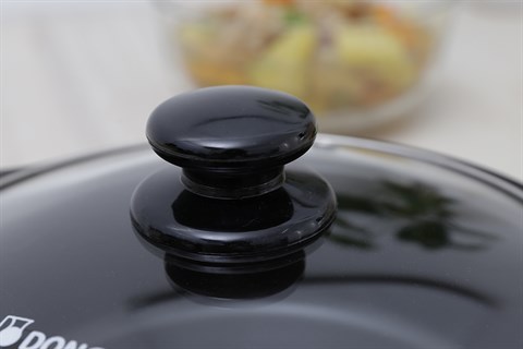Nắp giúp giữ nhiệt tốt-Nồi đất nắp kính 1.85 lít Tucbeghi G704