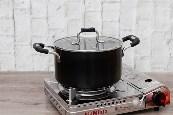 Nồi nhôm anod nắp kính 20 cm Sunhouse SP38120 Màu Đen