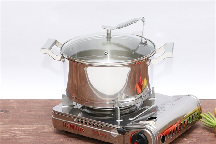 Nồi inox 3 đáy nắp kính 24 cm Delites 001NTA Màu Inox