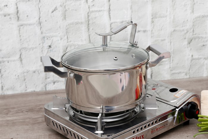 Nồi inox 3 đáy nắp kính 20 cm Delites 001NTA Màu Inox