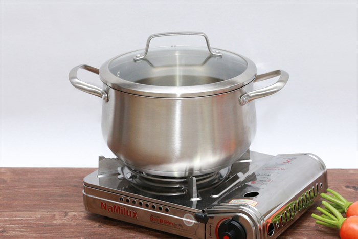 Nồi inox 3 đáy nắp kính 24 cm Delites 001NCH Màu Inox