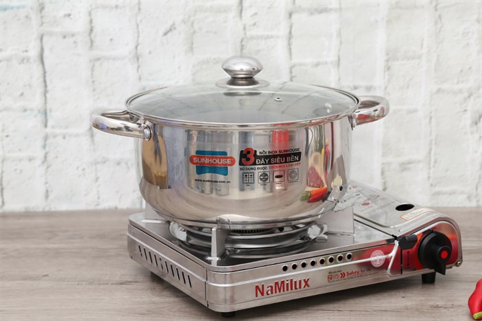 Nồi inox 3 đáy nắp kính 26 cm Sunhouse SH22126 Màu Inox