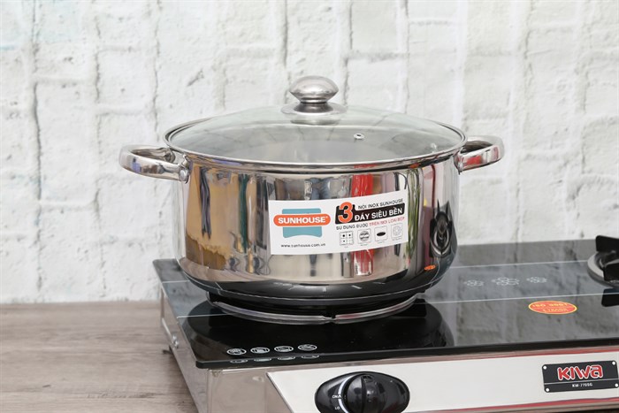 Nồi inox 3 đáy nắp kính 28 cm Sunhouse SH22128 Màu Inox