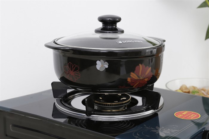 Nồi đất nắp kính 20 cm Dong Hwa Tucbeghi GF-704 Màu Đen