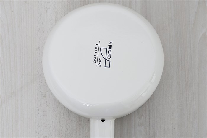 Quánh thép Nippon tráng men 16 cm Fujihoro MCPV-16S Màu Trắng