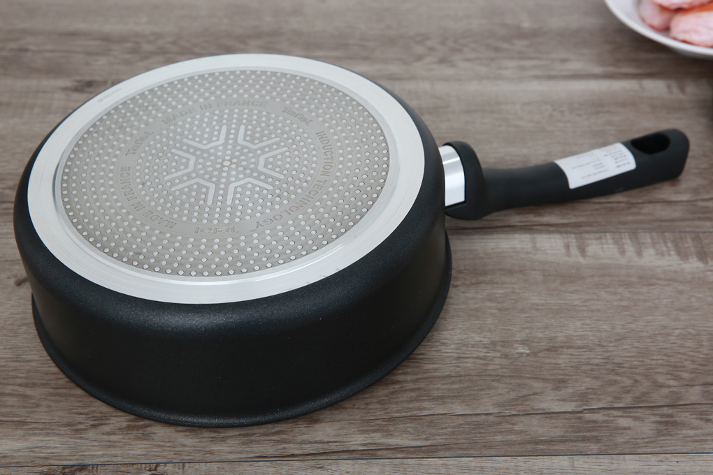 Quánh phẳng, rộng, truyền nhiệt tốt - Quánh nhôm đáy từ chống dính 24 cm Tefal C6203272