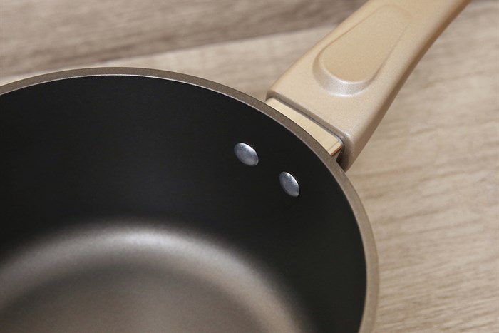 Quánh nhôm chống dính nắp kính 17 cm DMX QE Màu Nâu nhạt