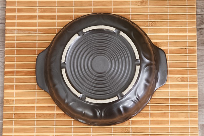 Nồi đất hoa sen nắp sứ 18 cm Dong hwa 402 Màu Đen - Xanh lá