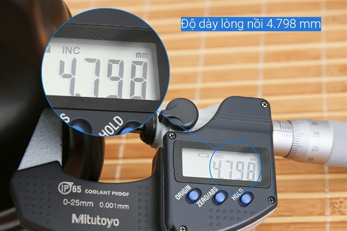 Nồi đất hoa sen nắp sứ 18 cm Dong hwa 402 Màu Đen - Xanh lá