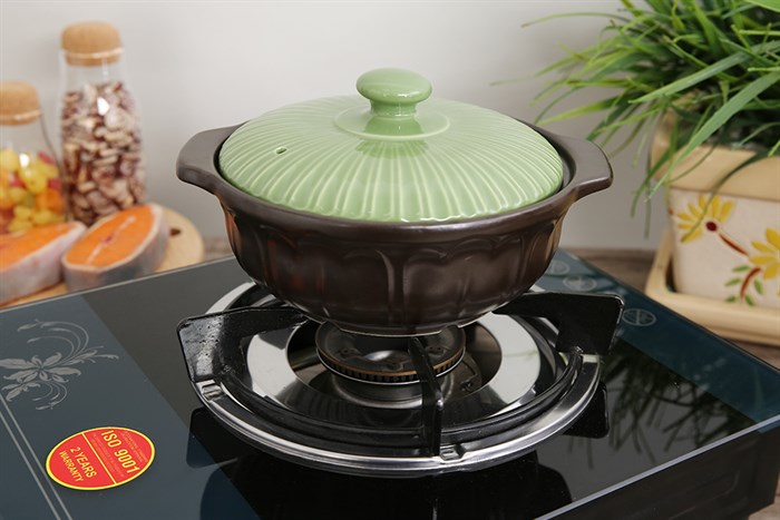 Nồi đất hoa sen nắp sứ 18 cm Dong hwa 402 Màu Đen - Xanh lá