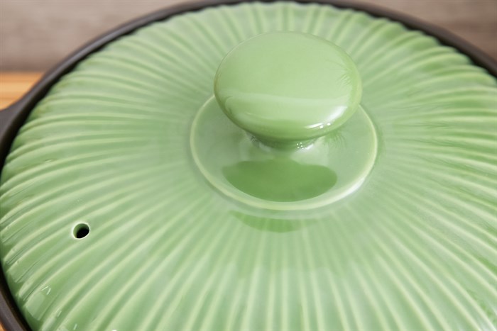 Nồi đất hoa sen nắp sứ 20 cm Dong hwa 403 Màu Đen - Xanh lá