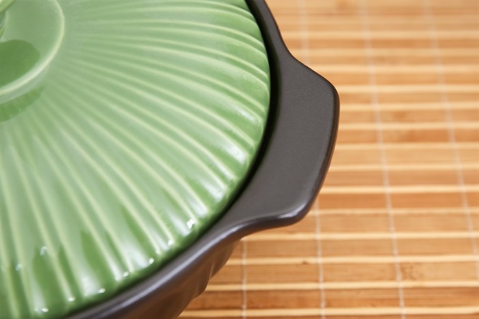 Nồi đất hoa sen nắp sứ 20 cm Dong hwa 403 Màu Đen - Xanh lá