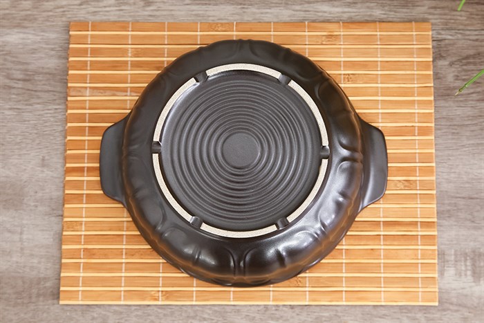 Nồi đất hoa sen nắp sứ 20 cm Dong hwa 403 Màu Đen - Xanh lá