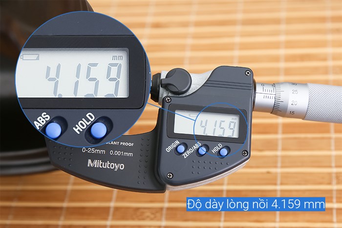 Nồi đất hoa sen nắp sứ 20 cm Dong hwa 403 Màu Đen - Xanh lá