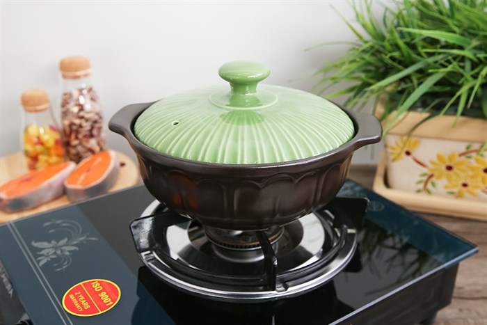 Nồi đất hoa sen nắp sứ 20 cm Dong hwa 403 Màu Đen - Xanh lá